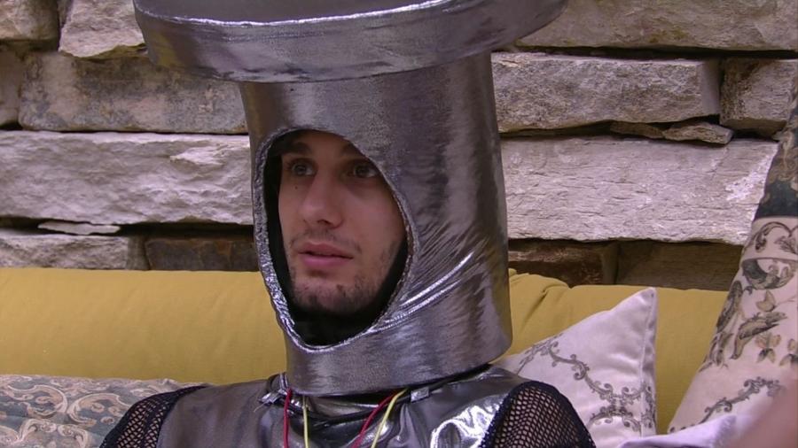 Pedro com o figurino do Monstro - Reprodução/TV Globo