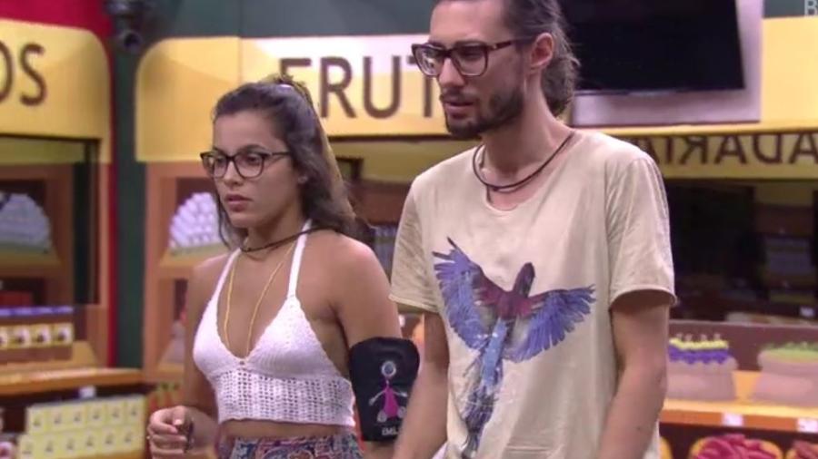 Emilly e Pedro vão às compras para grupo "Tá com Tudo" - Reprodução/TVGlobo
