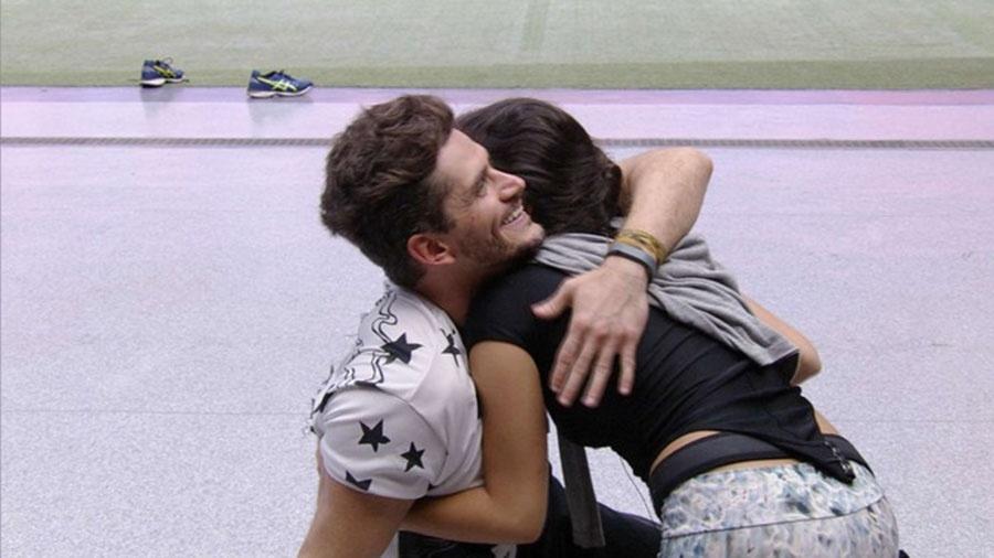 Marcos comemora vitória de Emilly na prova do líder - Reprodução/TVGlobo