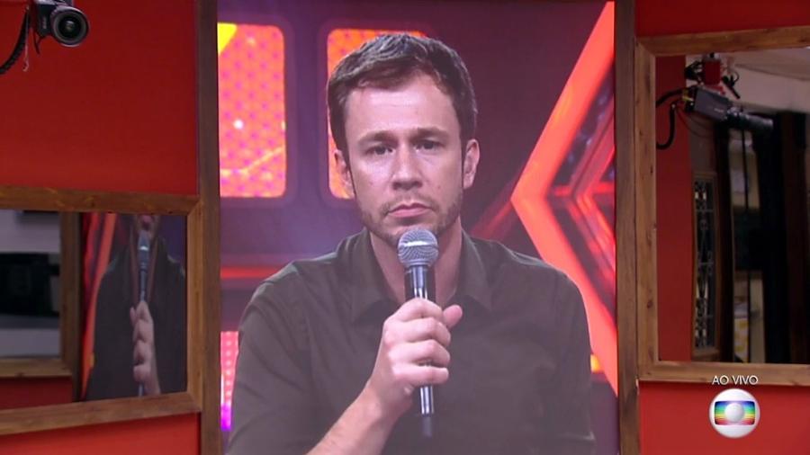 Tiago Leifert anuncia que Emilly continua no "BBB17" - Reprodução/TV Globo