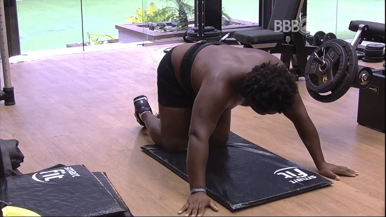 16.mar.2016 - Ronan malha sozinho na tarde desta quarta-feira - Reprodução/TV Globo