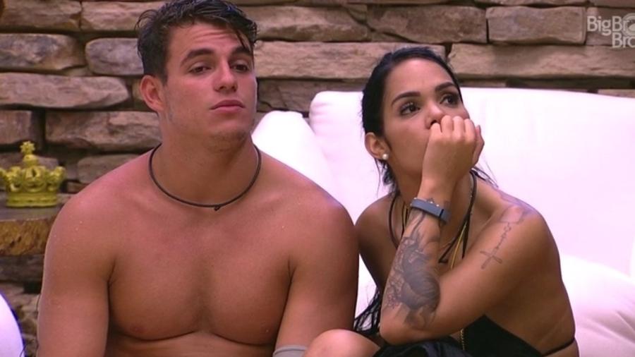 Antônio e Mayara conversam sobre a aproximação entre Manoel e Vivian - Do UOL, em São Paulo