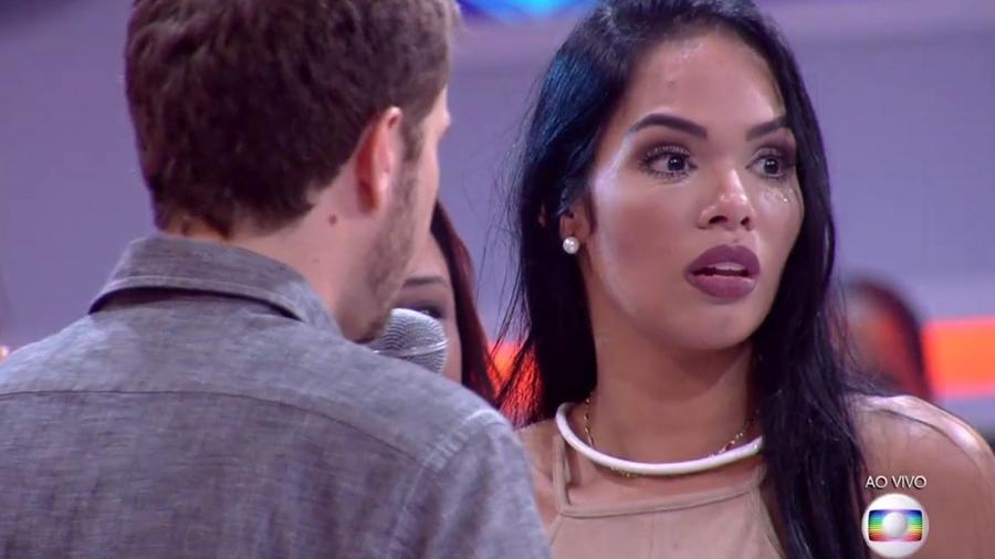 Mayara fica chocada ao saber que Roberta votou nela - Reprodução/TV Globo