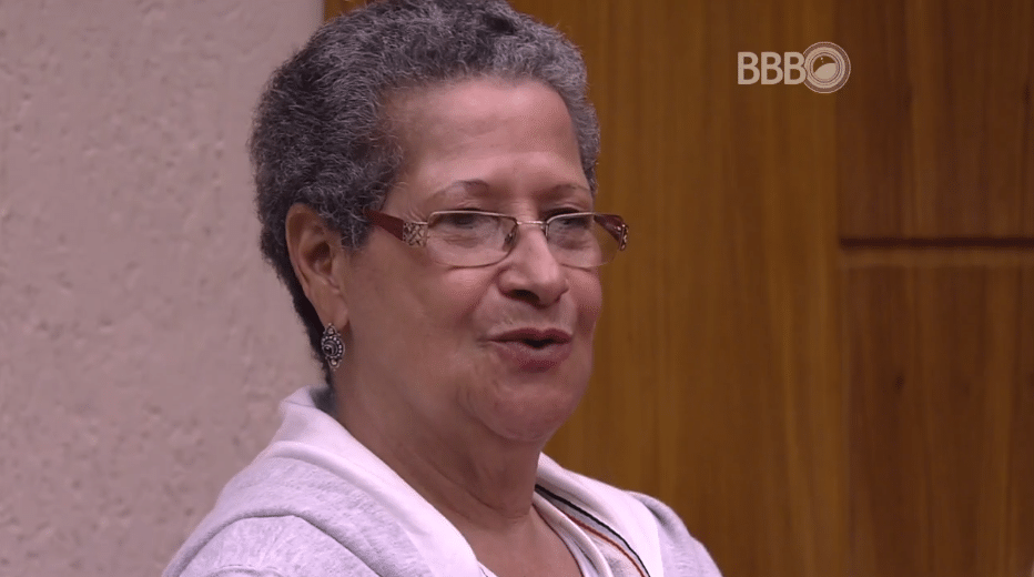12.fev.2016 - Geralda arquiteta estratégia com brothers no quarto do líder. A sister quer ganhar o anjo para defender seu grupo - Reprodução/TV Globo