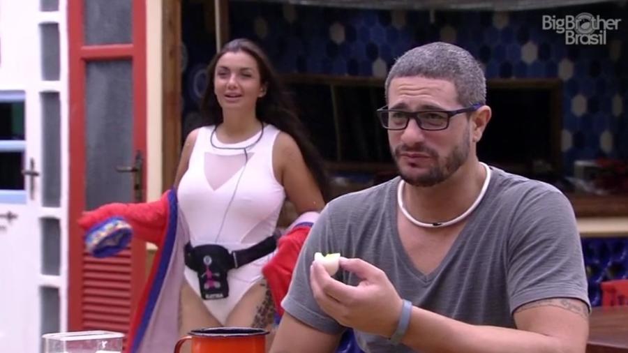 Elettra conta que comeu cérebro e língua bovina durante prova - Reprodução/ TV Globo