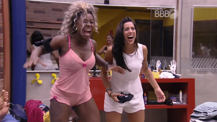 Adélia e Juliana - Reprodução/TV Globo - Reprodução/TV Globo