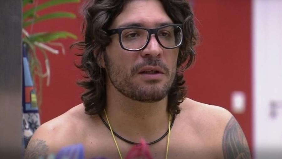 Ilmar acha que deslealdade de Roberta com Emilly vai derrubá-la - Reprodução/TVGlobo