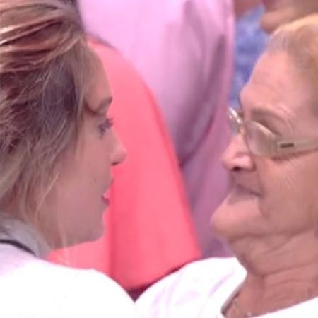 Jéssica, do "BBB 18", abraçou Pepeca pensando que a convidada  fosse a "vovozinha" do sírio - Reprodução/Globo - Reprodução/Globo