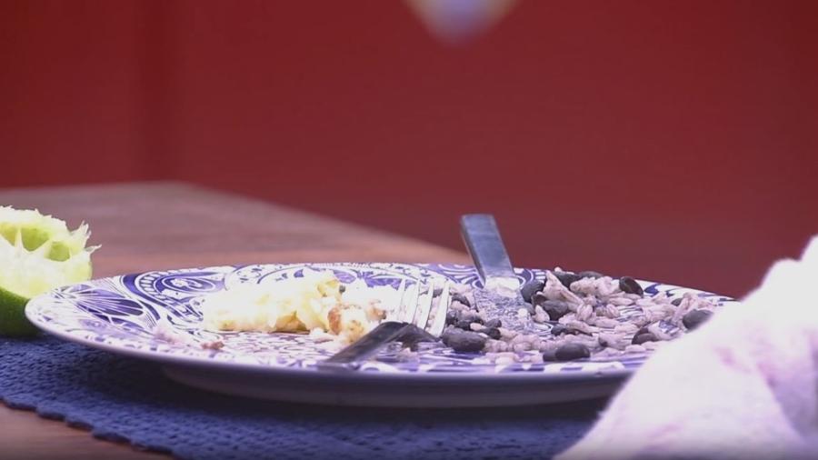 Emilly deixa comida no prato e leva bronca de Marcos - Reprodução/TV Globo