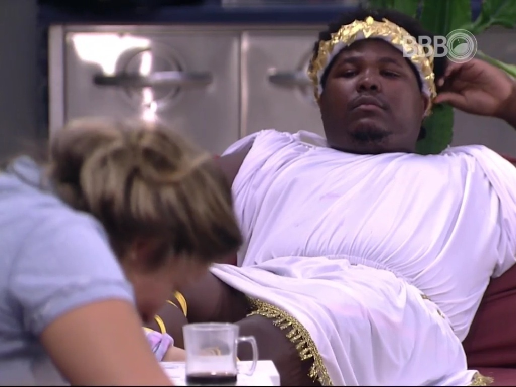 13.mar.2016 - Ronan diz para Renan que tapa que Ana Paula deu no modelo não foi forte - Reprodução/TV Globo