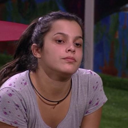Emilly, que disputa o paredão nesta terça (14), não será expulsa após Marcos reclamar de chute - Reprodução/TV Globo