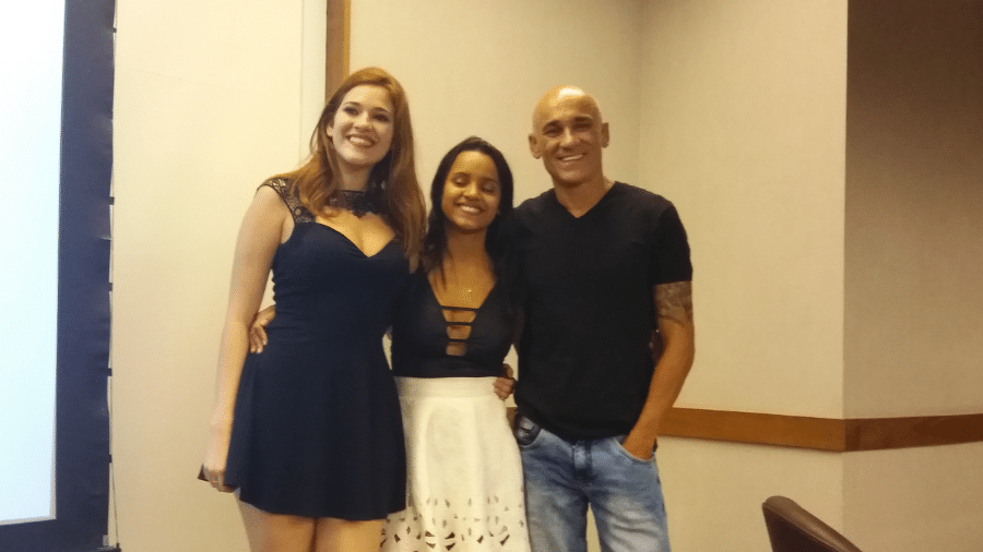 Família Lima e Gleici posam para fotos após o fim do "BBB18" - Ana Cora Lima