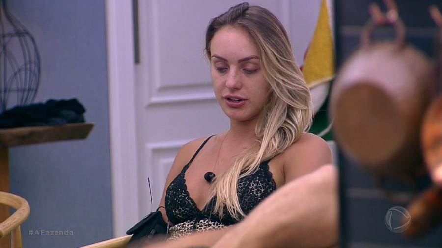 Monick Camargo reclama de comportamento de Yuri durante a festa - Reprodução/Record