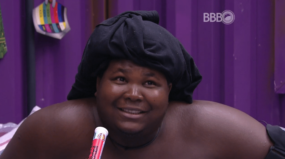 1.mar.2016 - Ronan finge ser telespectadora do "BBB16" e comenta detalhes peculiares dos brothers. O foco da brincadeira foi a intriga entre Ana Paula e Adélia - Reprodução/TV Globo