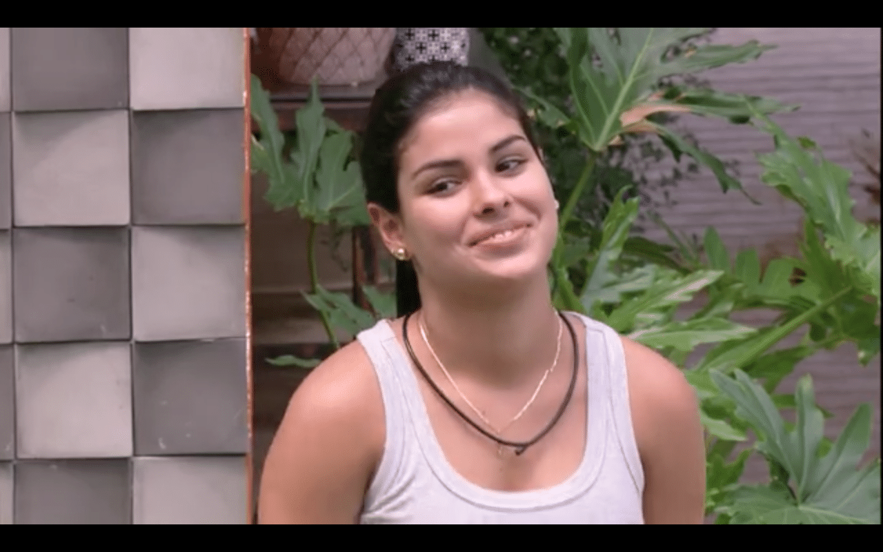 19.mar.2016 - Munik diz que Matheus mentiu a quantidade de figurinhas que faltava para completar o álbum da prova do anjo - Reprodução/TV Globo