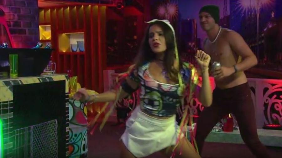 Emilly faz dança sensual e provoca Marcos e Luiz Felipe - Reprodução/TVGlobo