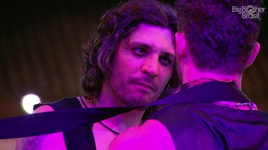 Ilmar fala sobre Emilly para Marcos no "BBB17" - Reprodução/TV Globo