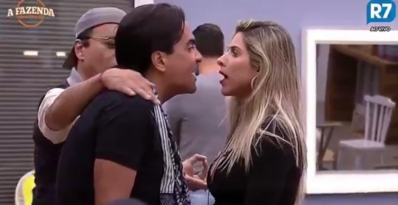 Fábio Arruda xinga Ana Paula Minerato de macaca - Reprodução/R7