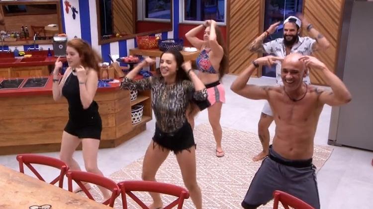 Brothers dançam na cozinha - Reprodução/GloboPlay - Reprodução/GloboPlay