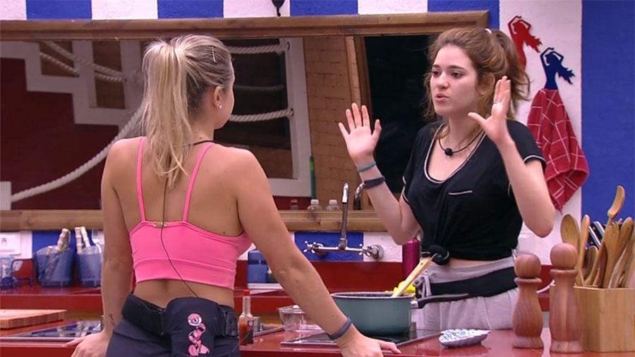 Ana Clara conversa com Jéssica na cozinha do "BBB18" - Reprodução/GloboPlay