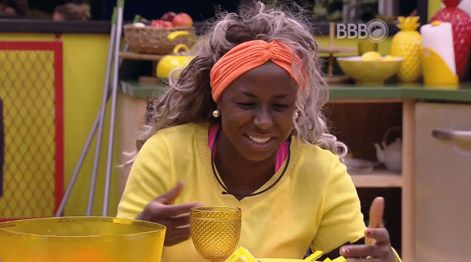 20.fev.2016 - No "BBB16", Adélia conta que grava vídeos com conteúdo erótico - Reprodução/ TV Globo