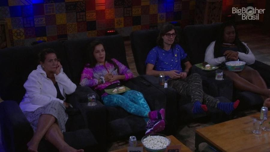 Ieda, Emilly, Pedro e Roberta aproveitam o Cinema do Líder - Reporução/TV Globo