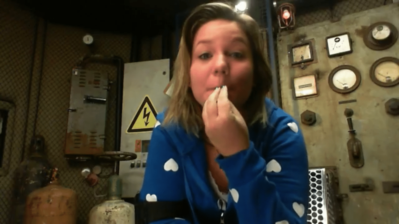 21.mar.2016 - Maria Claudia diz estar "apaixonadinha" por Matheus e diz: "Tenho uma pessoa incrível do meu lado" - Reprodução/TV Globo