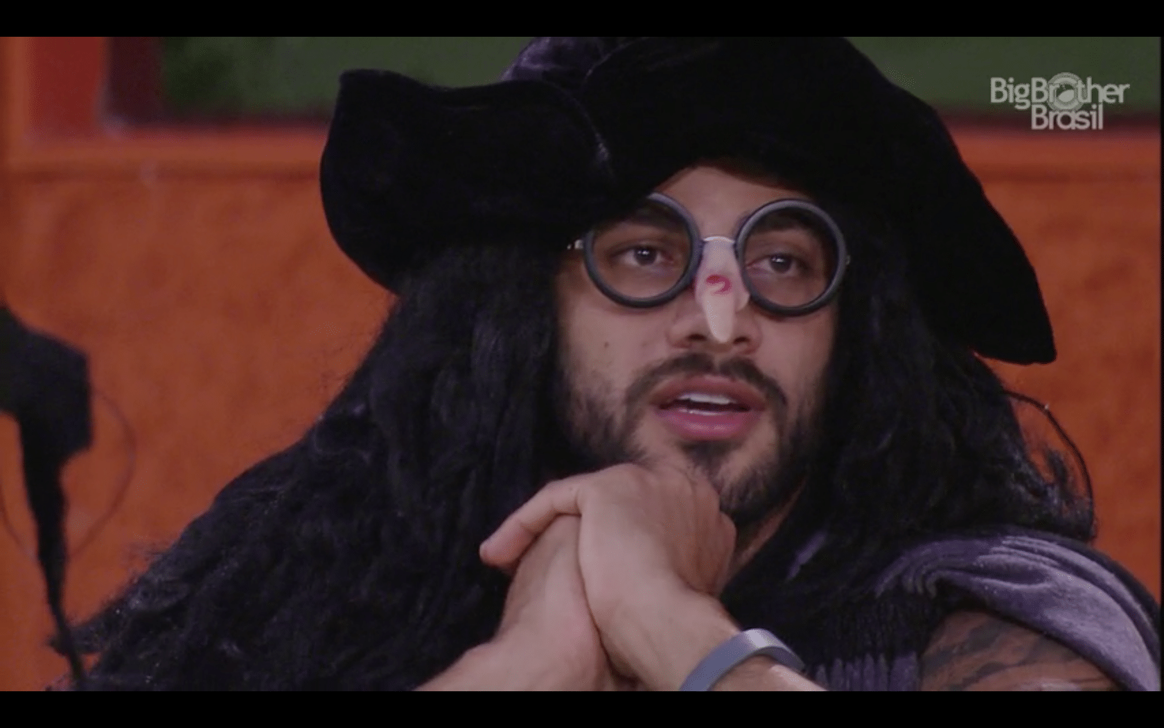 21.fev.2016 - Renan pede para sisters votarem nele no "BBB16" - Reprodução/TV Globo