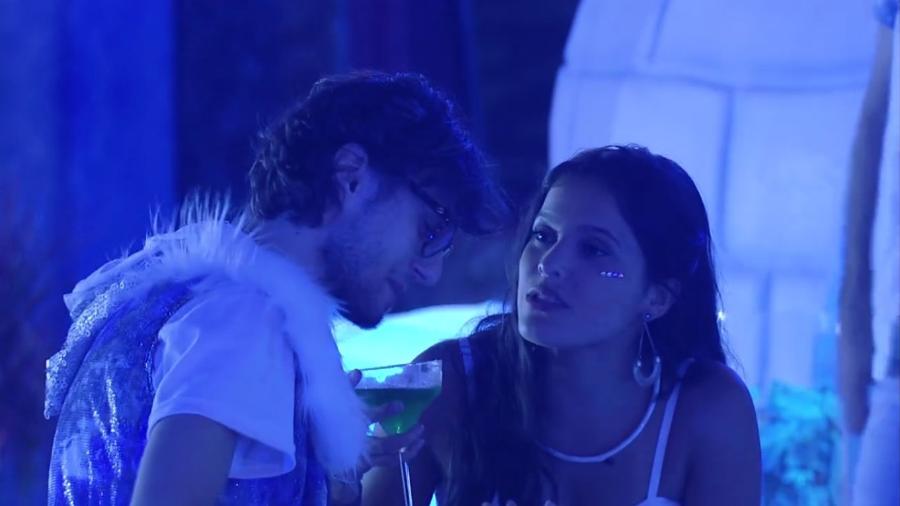 Emilly confessa para Pedro que quer ficar com Marcos - Reprodução/TV Globo