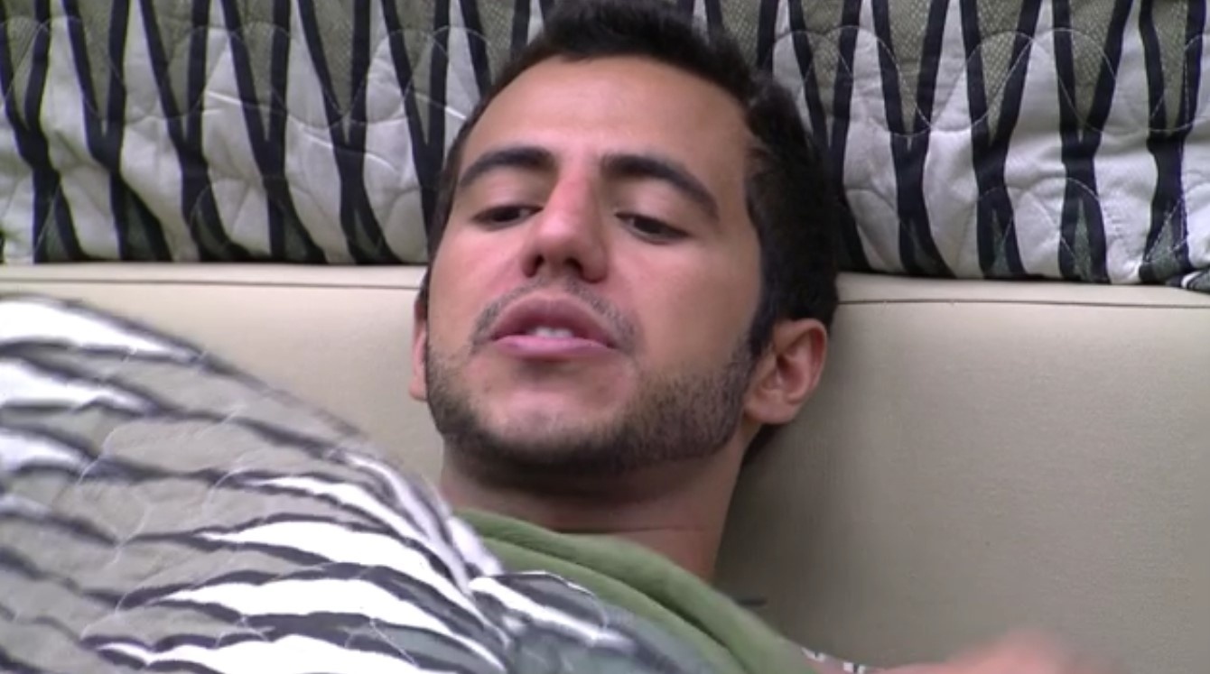 9.fev.2016 - No "BBB16", Matheus conversa com Munik sobre o ciúme de Maria Claudia - Reprodução/TV Globo