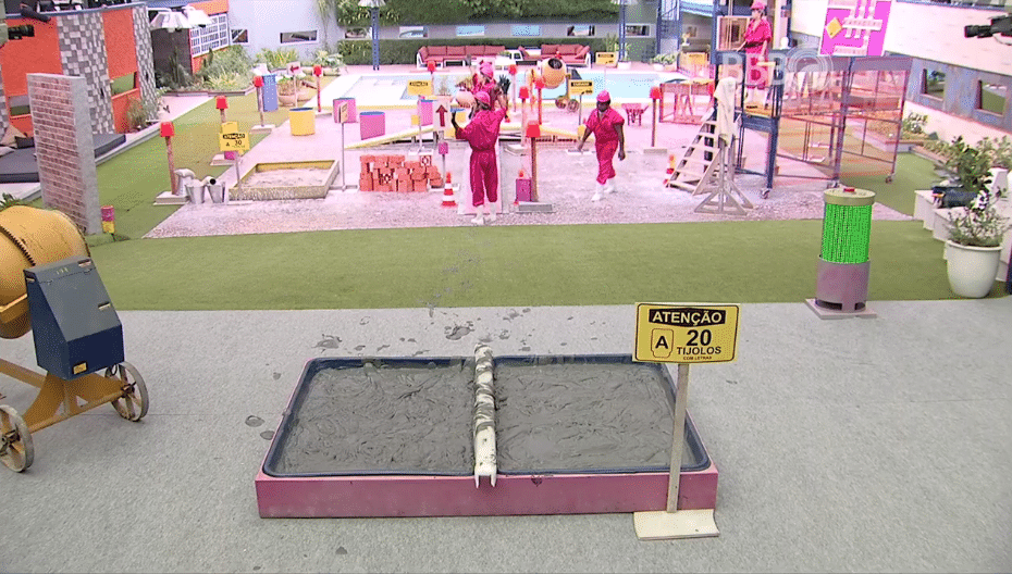 7.fev.2016 - Grupo rosa termina a prova da comida. Agora falta o amarelo para saber quem vence a disputa - Reprodução/TV Globo