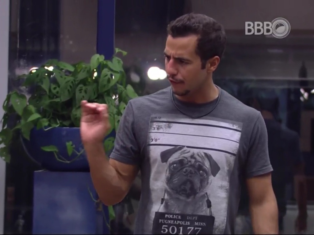 4.mar.2016 - Matheus reclama com Renan sobre comportamento de Ronan. "Ele é tão fofoqueiro que me irrita" - Reprodução/TV Globo