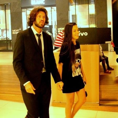 Mayla passeia de mãos dadas com o empresário Diego Aguiar - J Humberto / AgNews