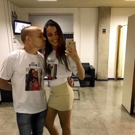 Mayla fez questão de tirar uma selfie com o pai nos bastidores do paredão de Emilly na terça-feira (14) - Reprodução/Instagram/@maylaaraujoc