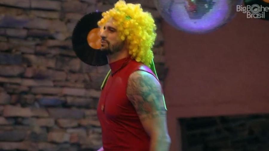 Daniel e Rômulo cumprem castigo do monstro - Reprodução/TV Globo