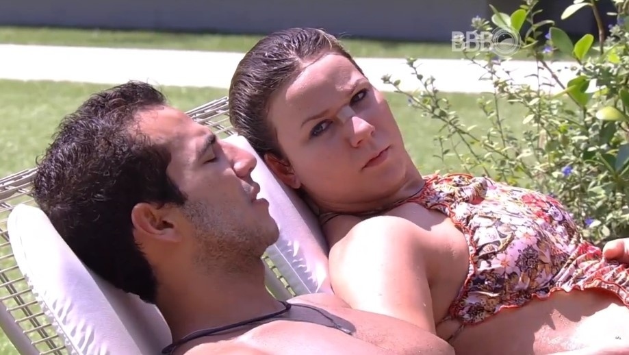 14.mar.2016 - Matheus e Maria Claudia conversam sobre a formação do último paredão - Reprodução/TV Globo