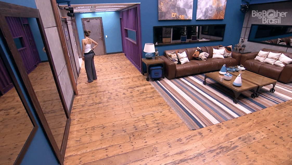 2.mar.2016 - Ana Paula bate na porta do confessionário e diz: "Eu quero sair". A produção não deu nenhuma resposta a sister - Reprodção/TV Globo