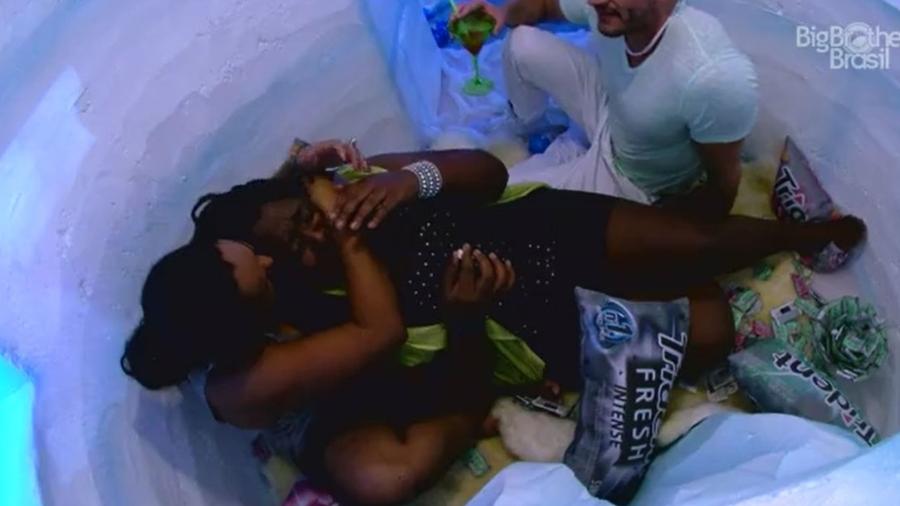Roberta tem crise de choro e chama Ilmar de "filho da p***" - Reprodução/TV Globo