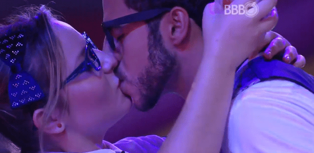 No "BBB16", Matheus e Cacau se beijam na Festa Sabedoria - Reprodução/TV Globo