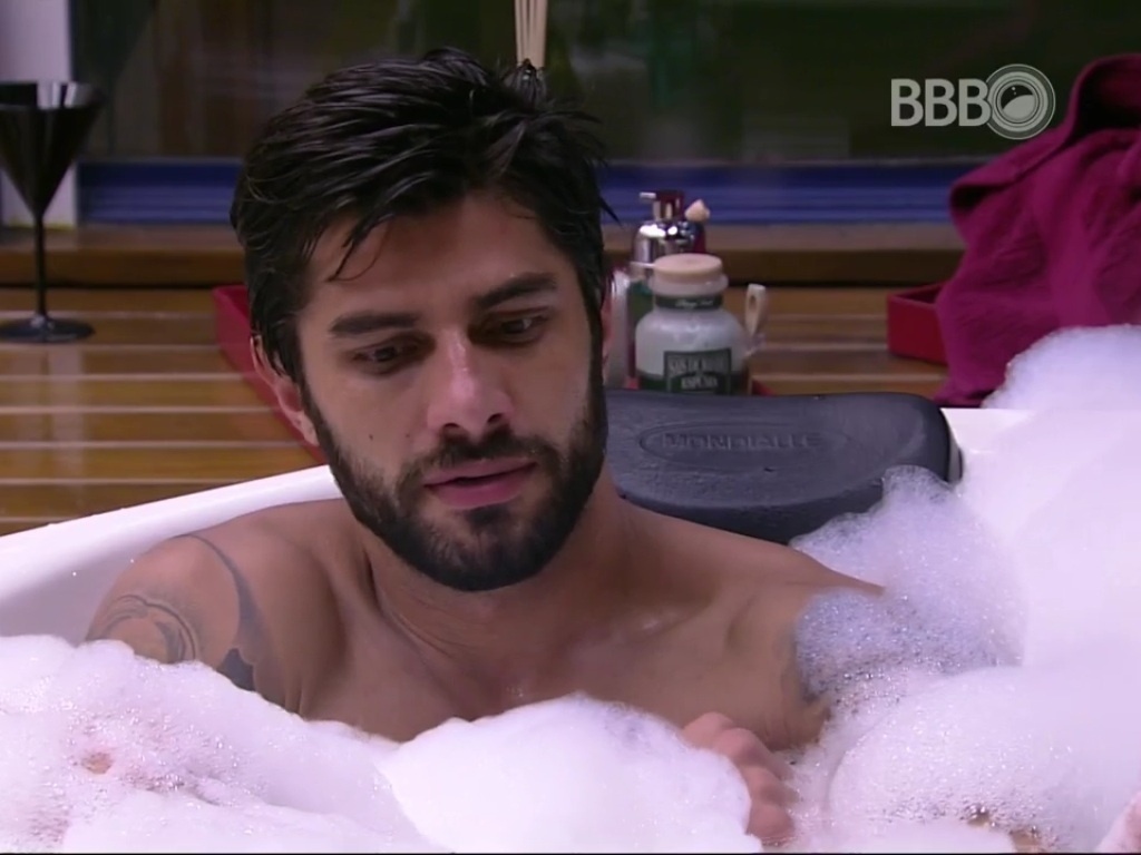 6.mar.2016 - Renan acredita que Ana paula vai fazer o possível para manter Munik e Ronan na casa - Reprodução/TV Globo