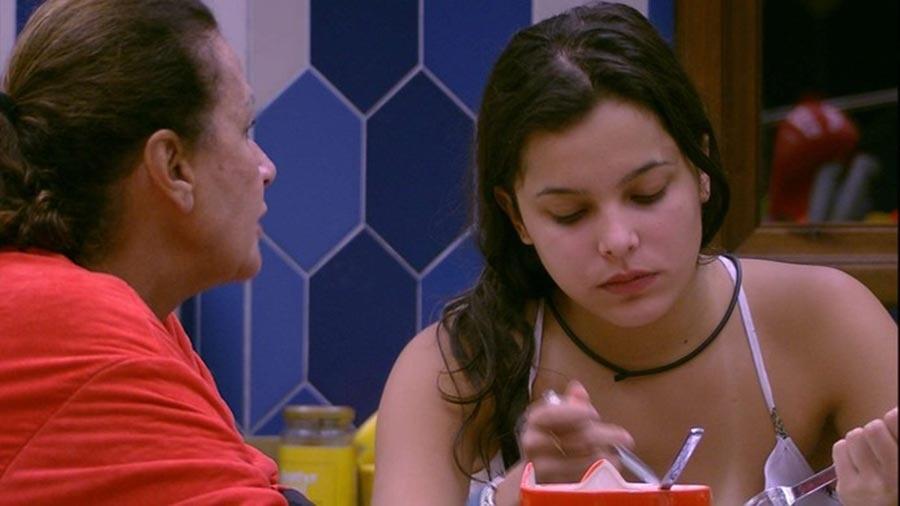 Ieda diz a Emilly que vai protegê-la - Reprodução/TV Globo