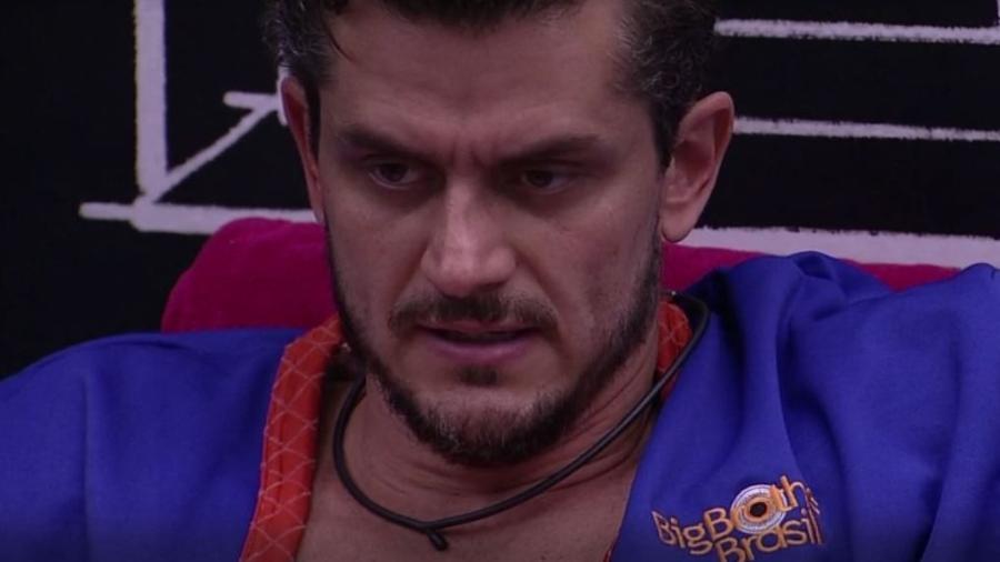 Marcos cobra Ieda e volta a repetir suas teorias sobre o jogo - Reprodução/TVGlobo