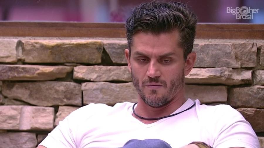 Marcos diz que não precisa fingir um relacionamento para seguir no "BBB17" - Reprodução/TV Globo