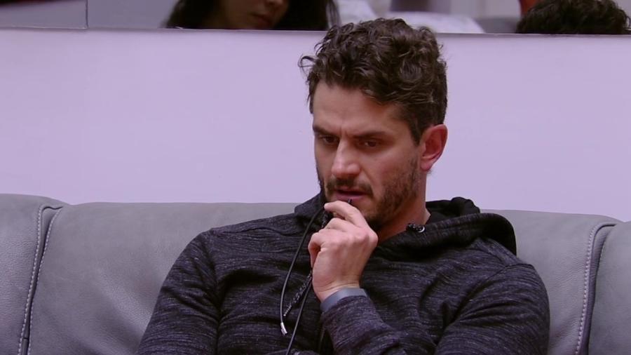 Marcos diz para Emilly: "Você não é minha dona" - Reprodução/TV Globo