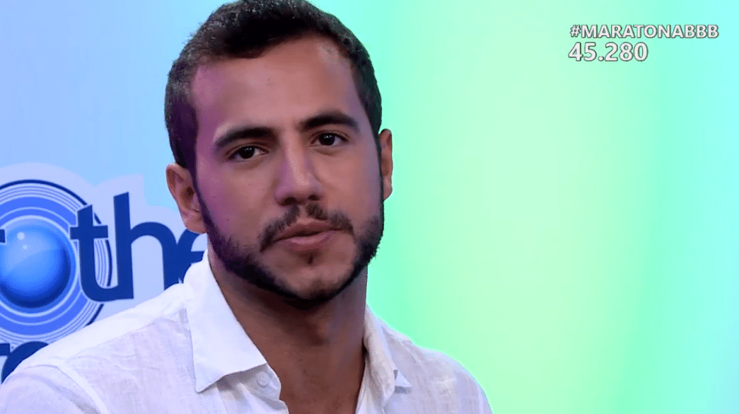 6.abr.2016 - Matheus garante que ficou com Cacau porque gostou dela, não por interesse de jogo, no "BBB16" - Reprodução/ TV Globo