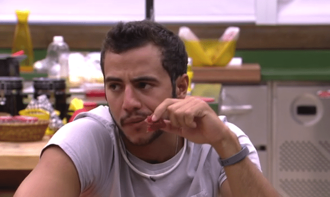 21.fev.2016 - Matheus contou que o lugar mais inusitado em que já fez amor foi na escada da casa de sua ex-namorada: "Foi engraçado" - Reprodução/TV Globo