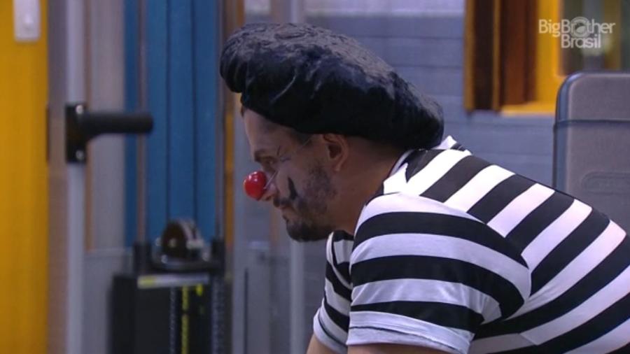 Marcos reclama de Emilly - Do UOL, em São Paulo