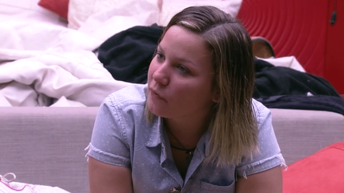 10.fev.2016 - Maria Claudia conta para as sisters que sonhou com traição de Matheus com Munik no "BBB16" - Reprodução/TV Globo