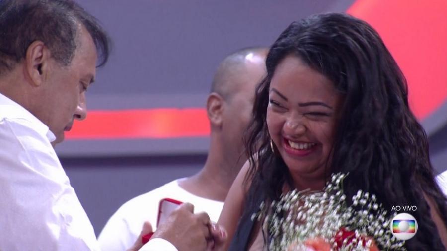 Elis é pedida em casamento logo após sair do "BBB17" - Reprodução/TV Globo