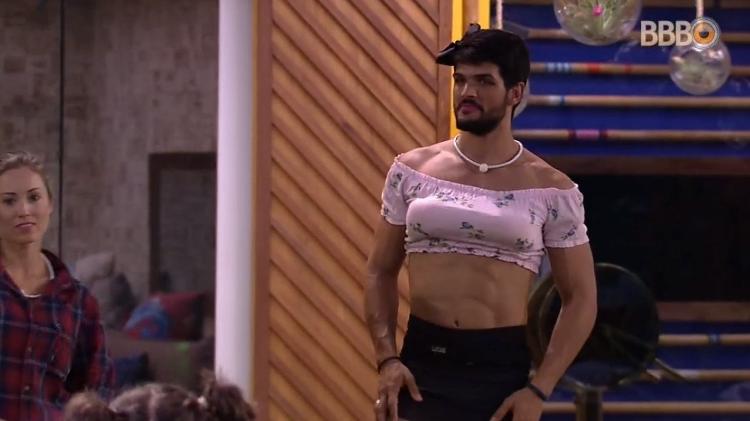Lucas se veste de mulher - Reprodução/Globoplay - Reprodução/Globoplay